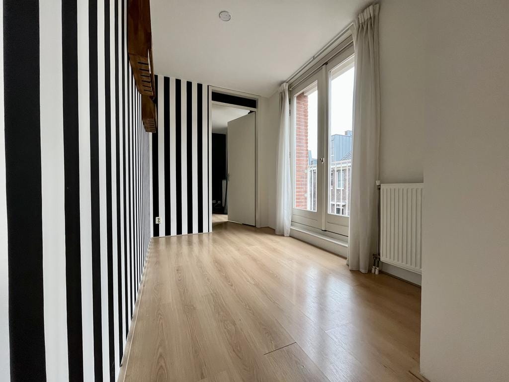 Photo 7 of Hooftstraat 71-C