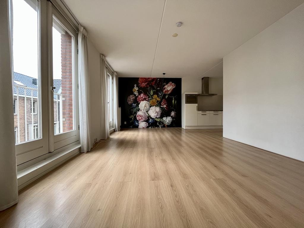 Photo 6 of Hooftstraat 71-C