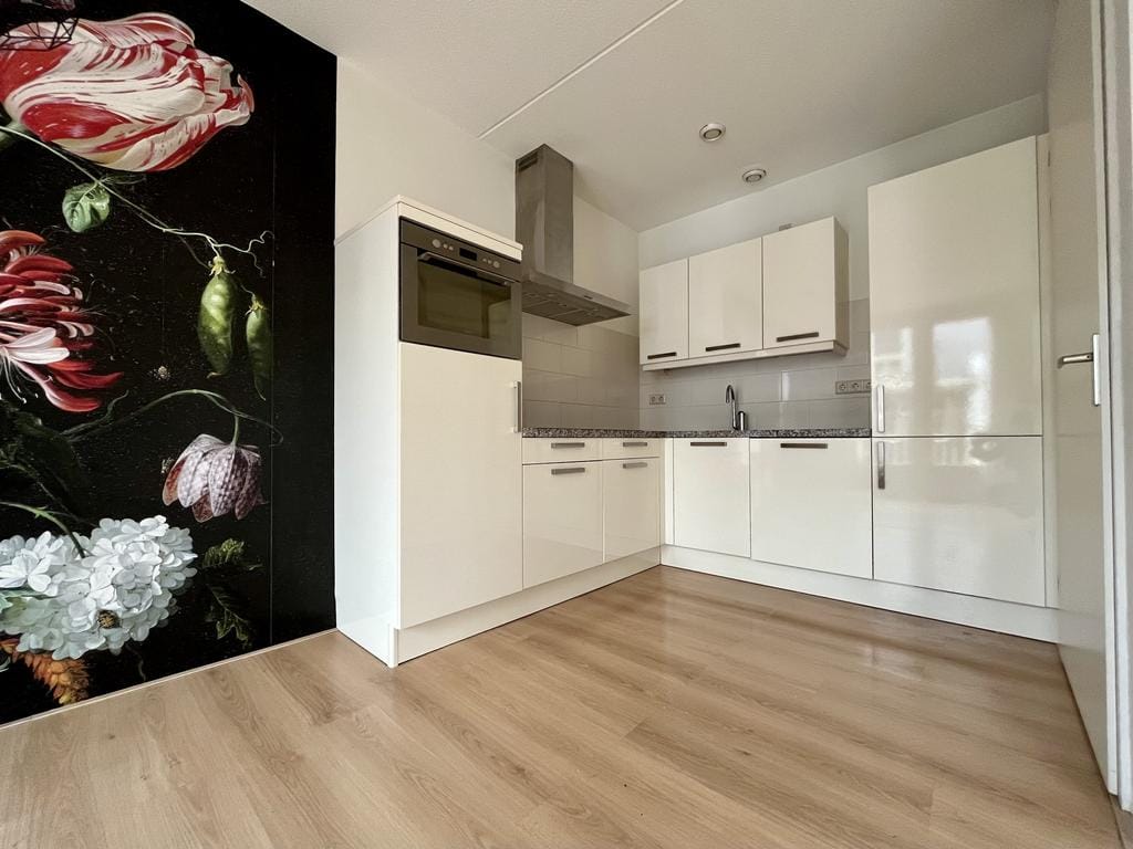 Photo 8 of Hooftstraat 71-C