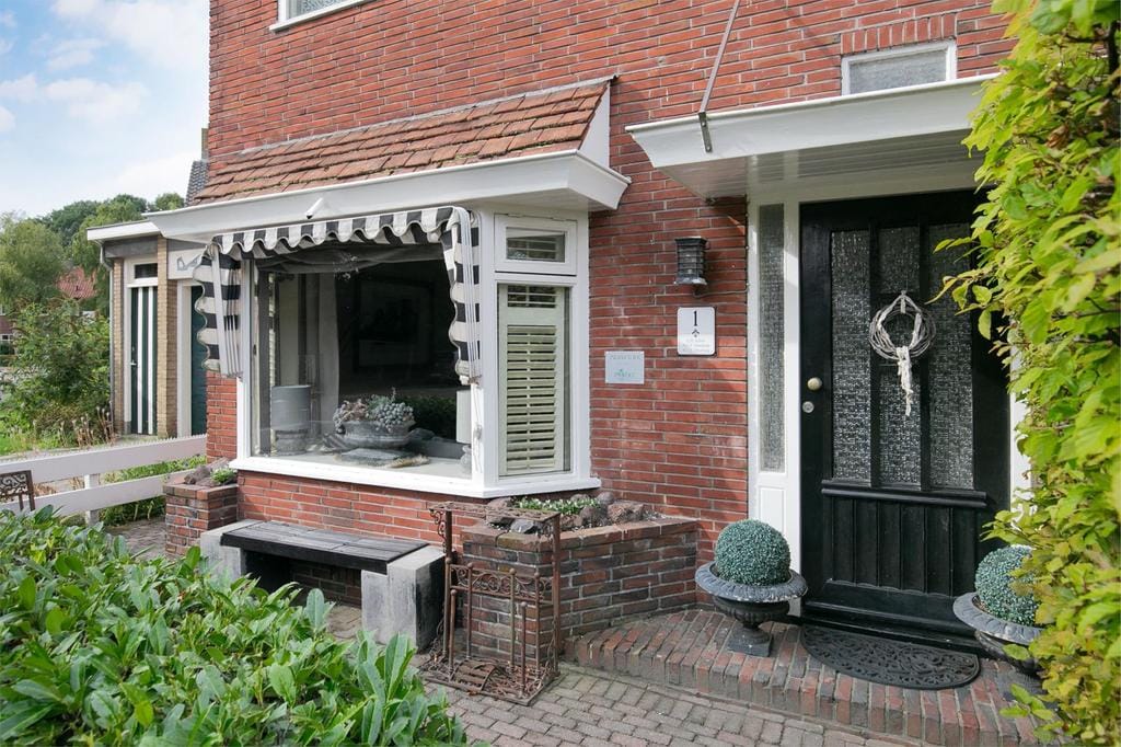 Photo 2 of Sperwerstraat 1