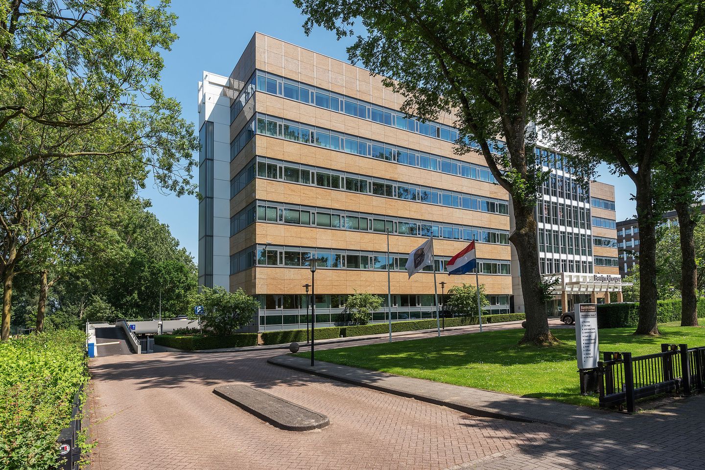 Bekijk foto 2 van Prof. J.H. Bavincklaan 2