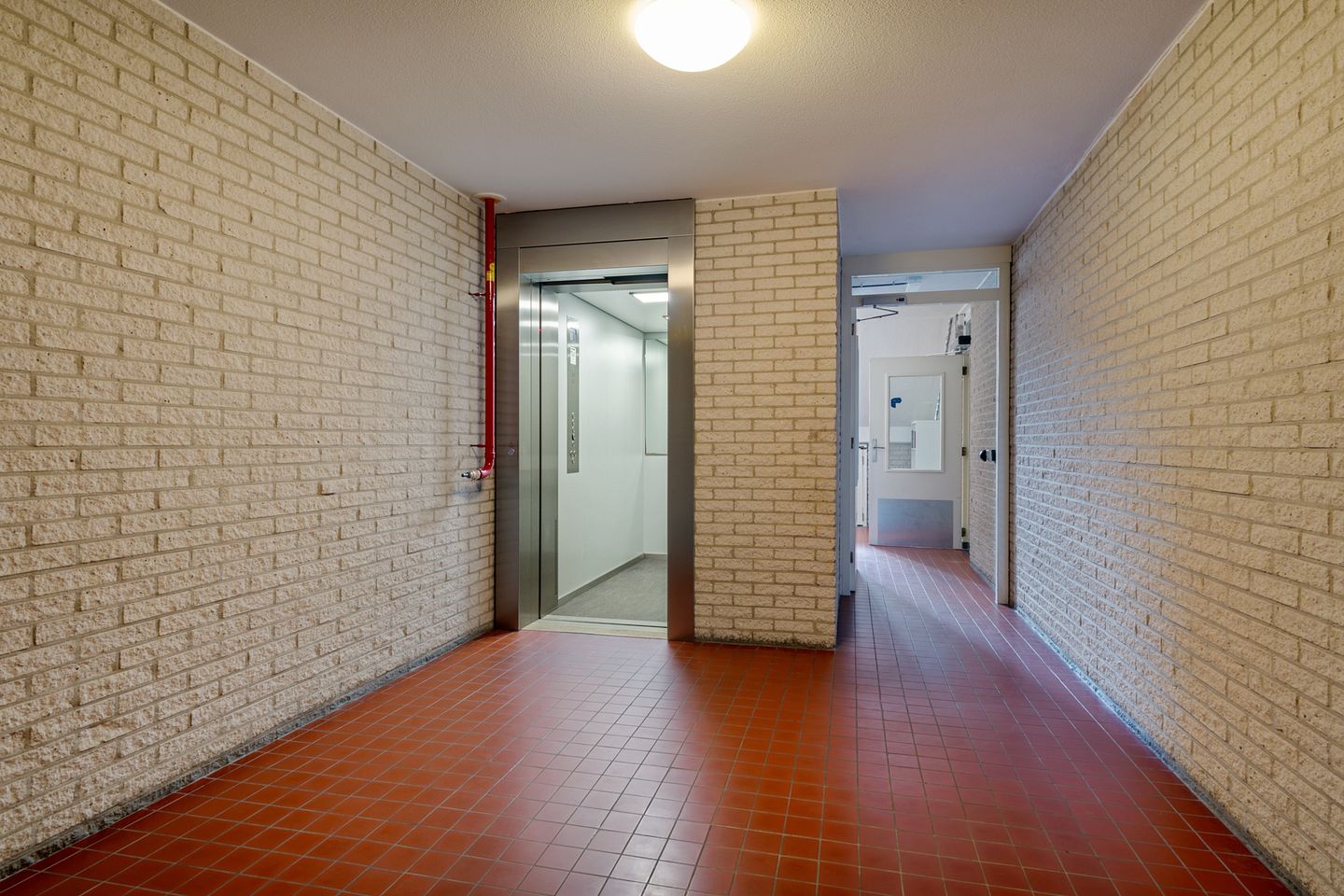 Photo 5 of Dr Joh G Mezgerstraat 29