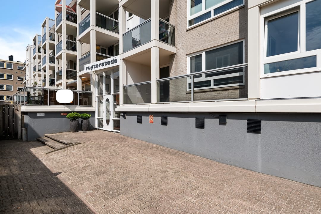 Photo 2 of Dr Joh G Mezgerstraat 29