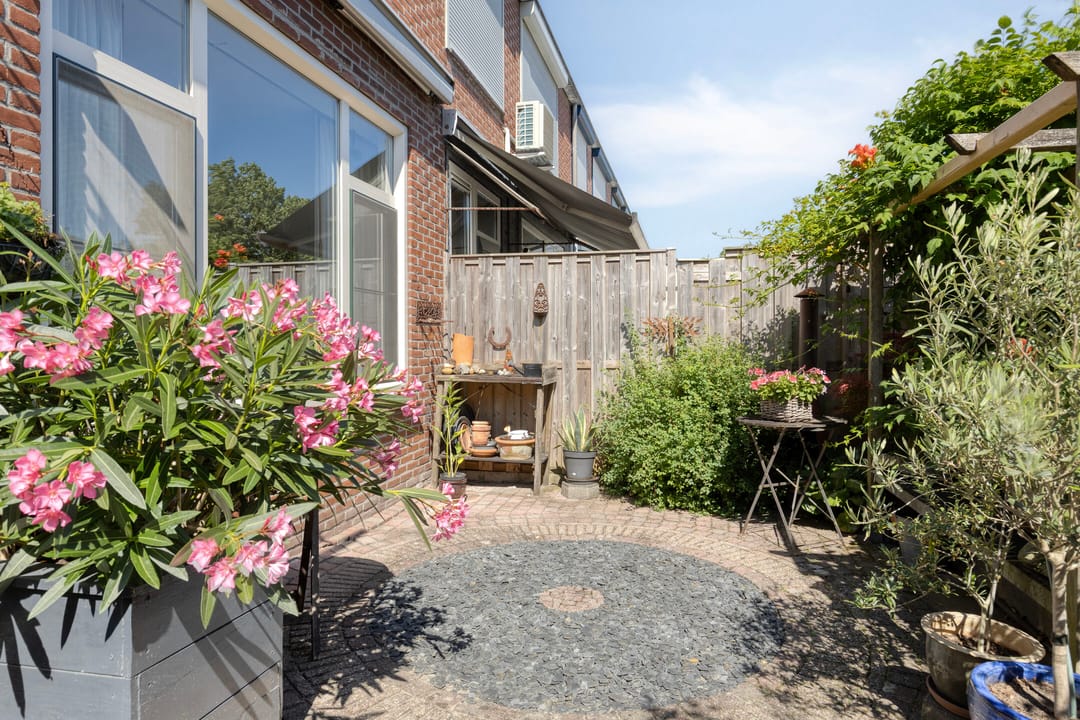 Photo 32 of Cort van der Lindenstraat 212