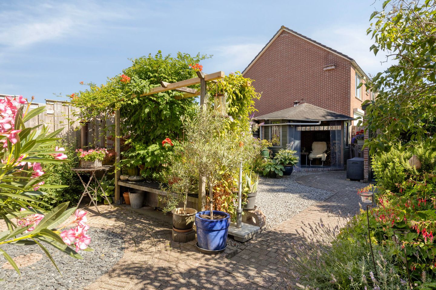Photo 34 of Cort van der Lindenstraat 212