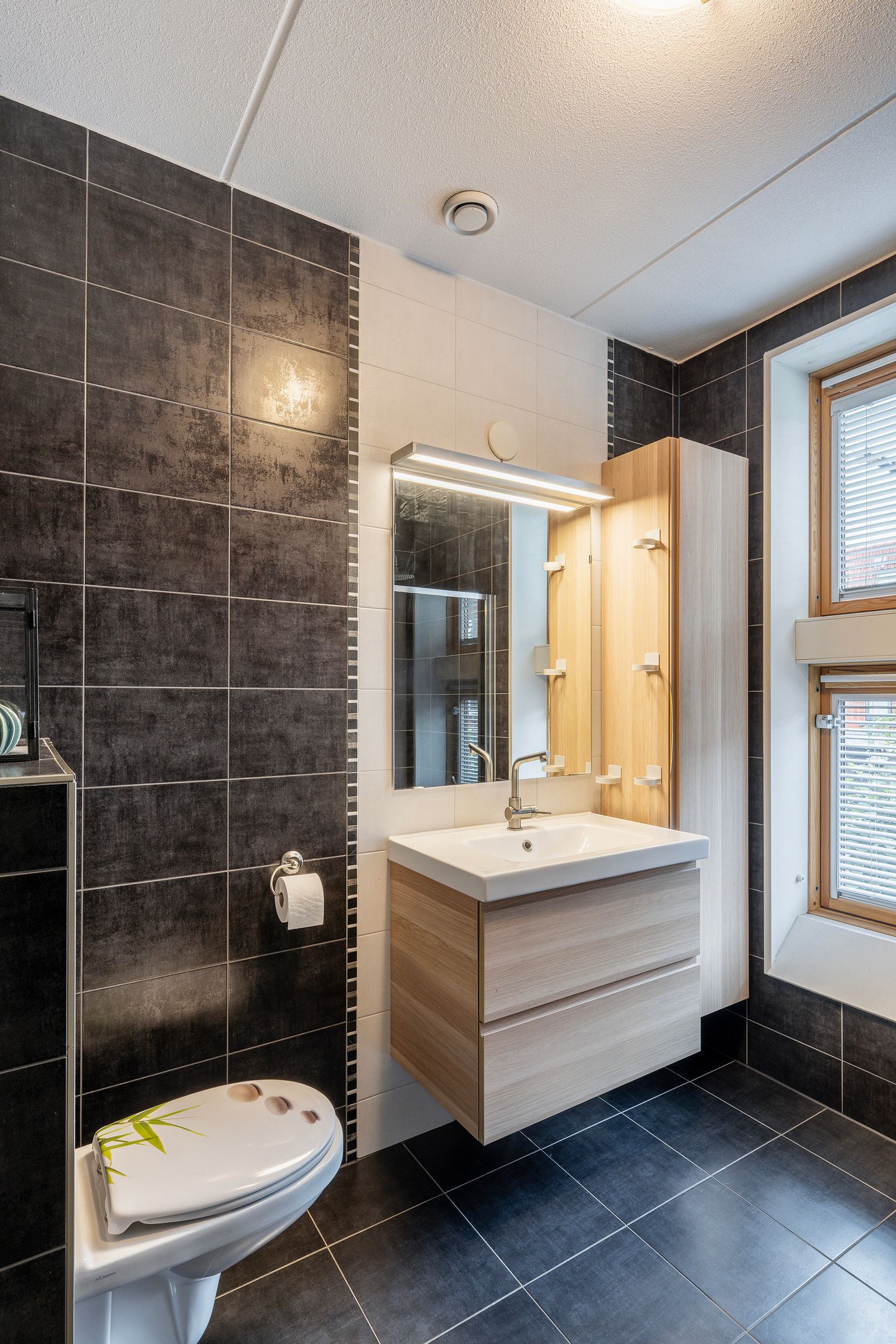 Photo 20 of Burg. Van Reesstraat 13