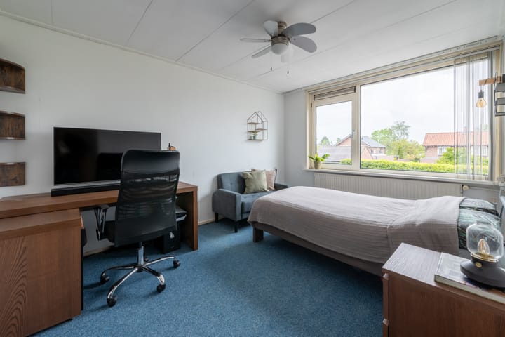 Tussenwoning te koop: Elsje van Houweningepad 2, Sleeuwijk