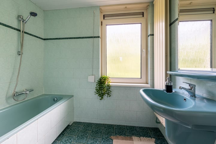 Tussenwoning te koop: Elsje van Houweningepad 2, Sleeuwijk