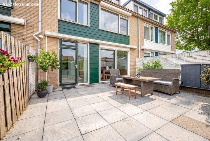 Tussenwoning te koop: Elsje van Houweningepad 2, Sleeuwijk