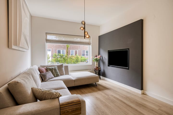Tussenwoning te koop: Pioenroosstraat 5, Eindhoven