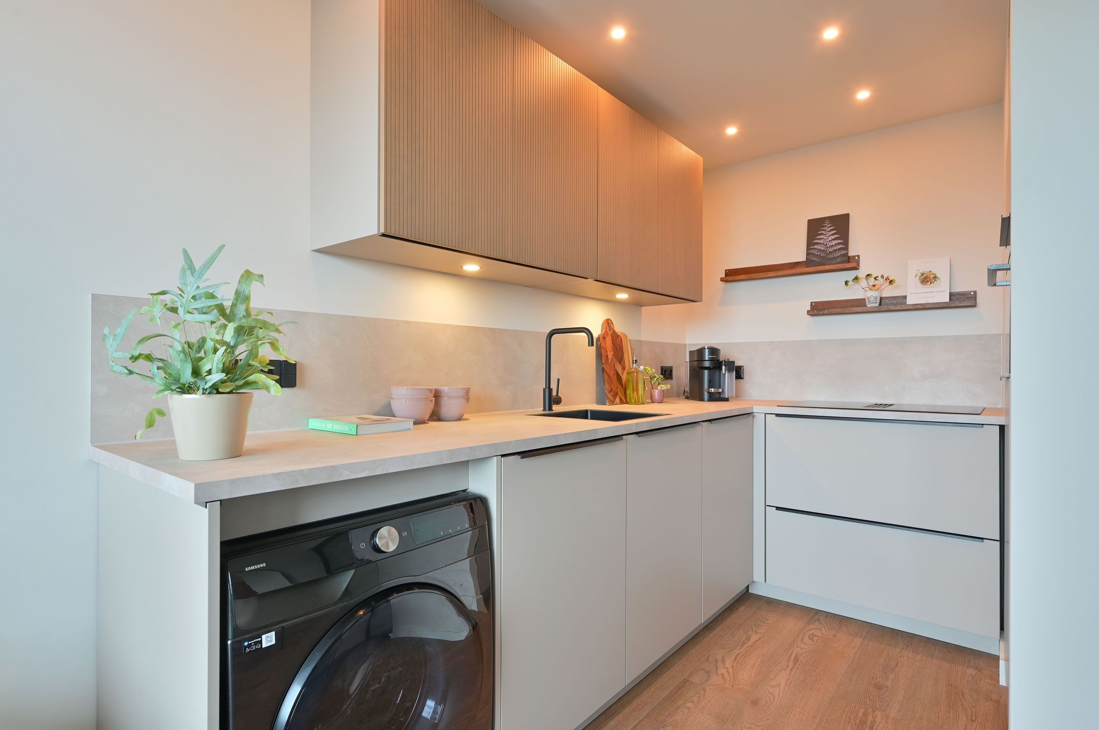 Photo 9 of van Weedestraat 203