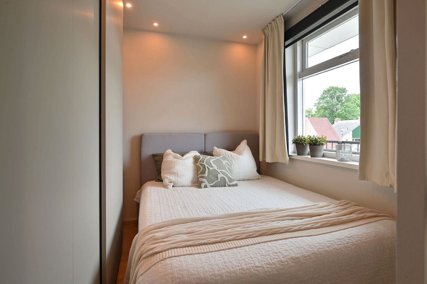 Photo 20 of van Weedestraat 203