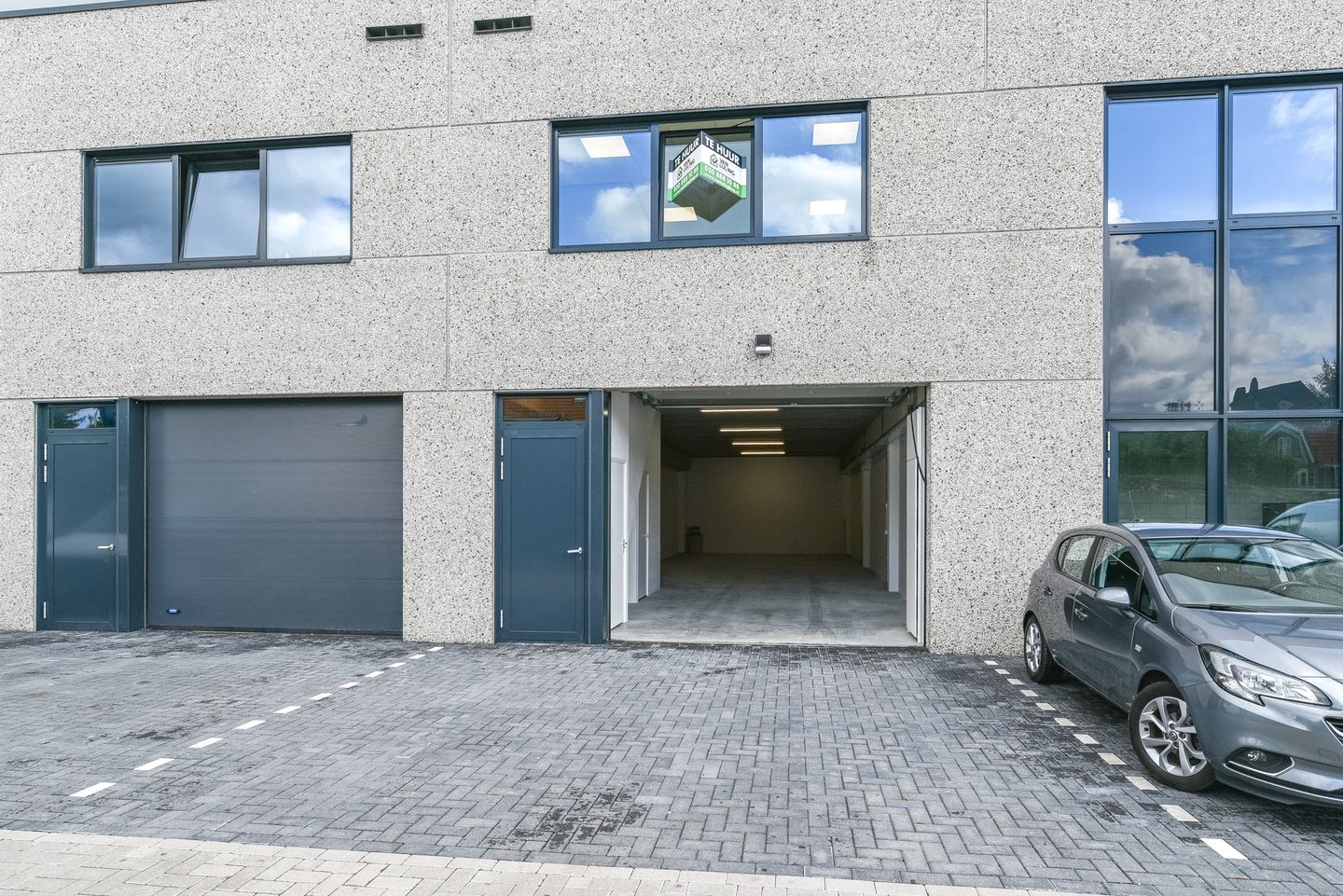 View photo 2 of Aalsmeerderweg 241-11