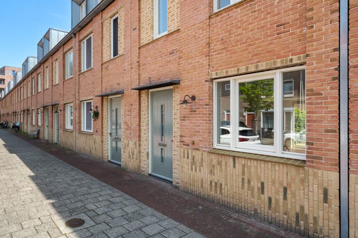 Tussenwoning te koop: Bernhardstraat 5, Leiden