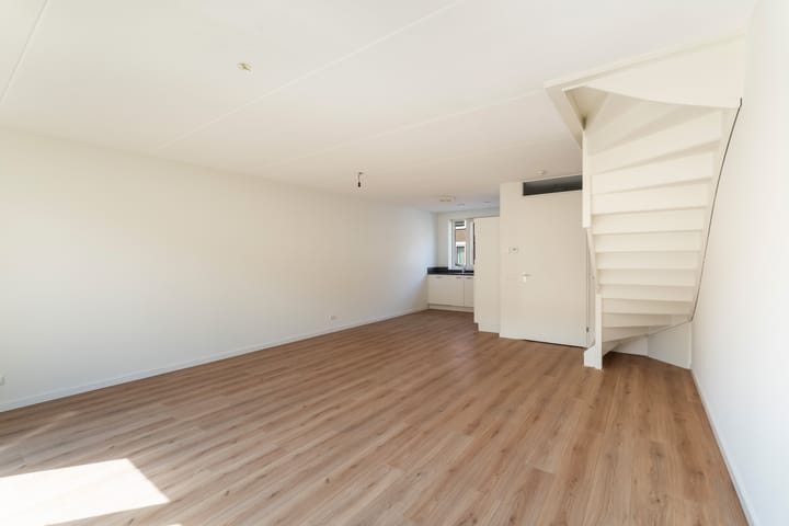 Tussenwoning te koop: Bernhardstraat 5, Leiden
