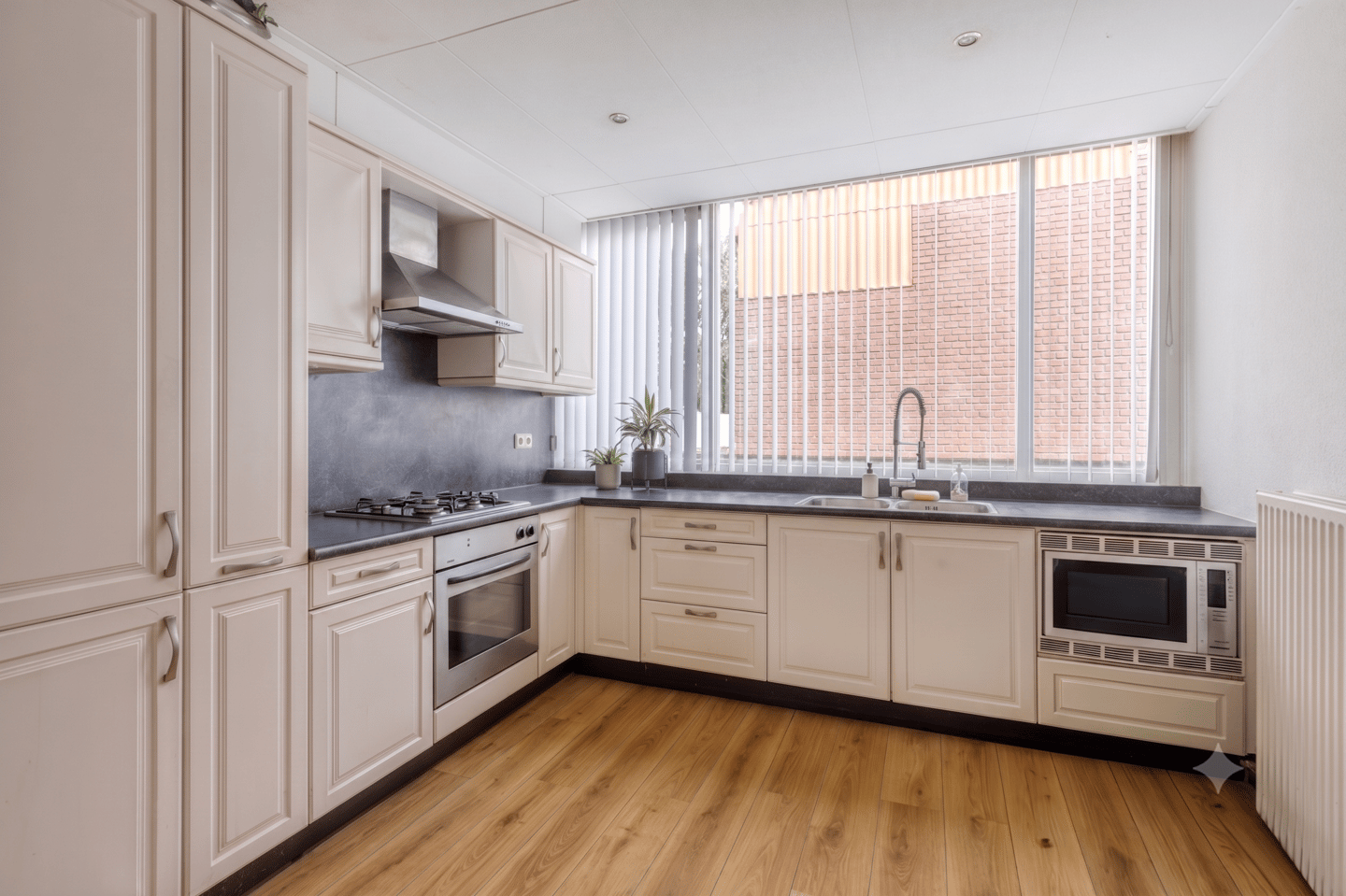 Photo 19 of Winkelwaard 347