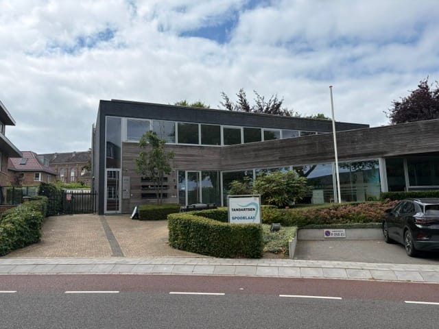View photo 2 of Spoorlaan 8-BOVE