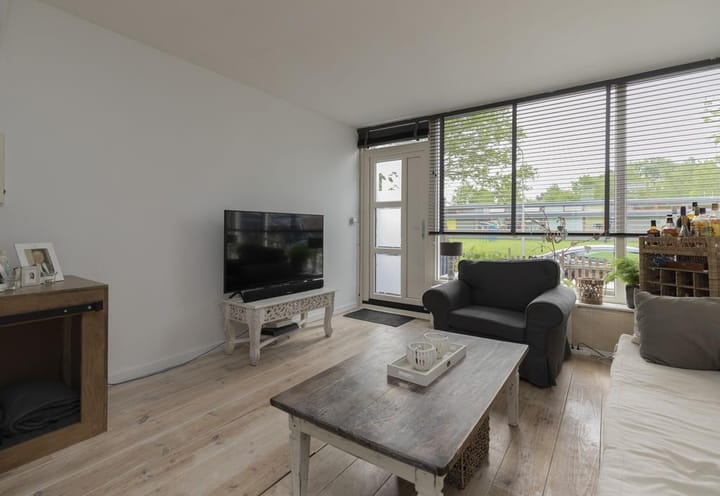Tussenwoning te koop: van Weerden Poelmanstraat 21, Zwijndrecht