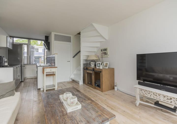 Tussenwoning te koop: van Weerden Poelmanstraat 21, Zwijndrecht