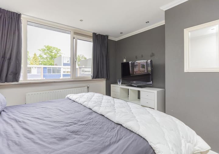 Tussenwoning te koop: van Weerden Poelmanstraat 21, Zwijndrecht