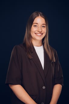 E. Bakker (Esmée) - Commercial Employee