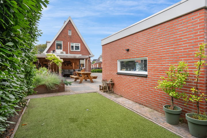 Vrijstaande woning te koop: Sportterreinstraat 136, Hoogezand