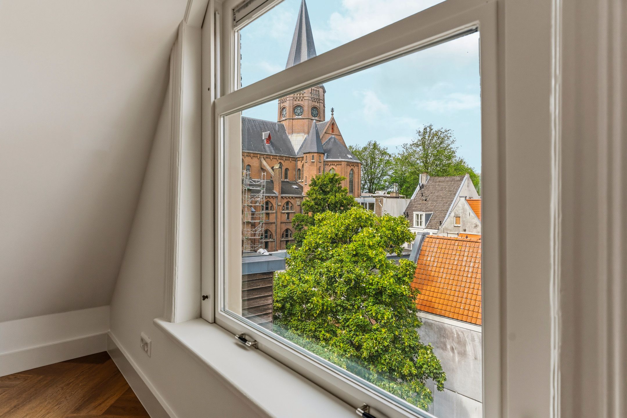 Photo 39 of Haarlemmerstraat 104-3
