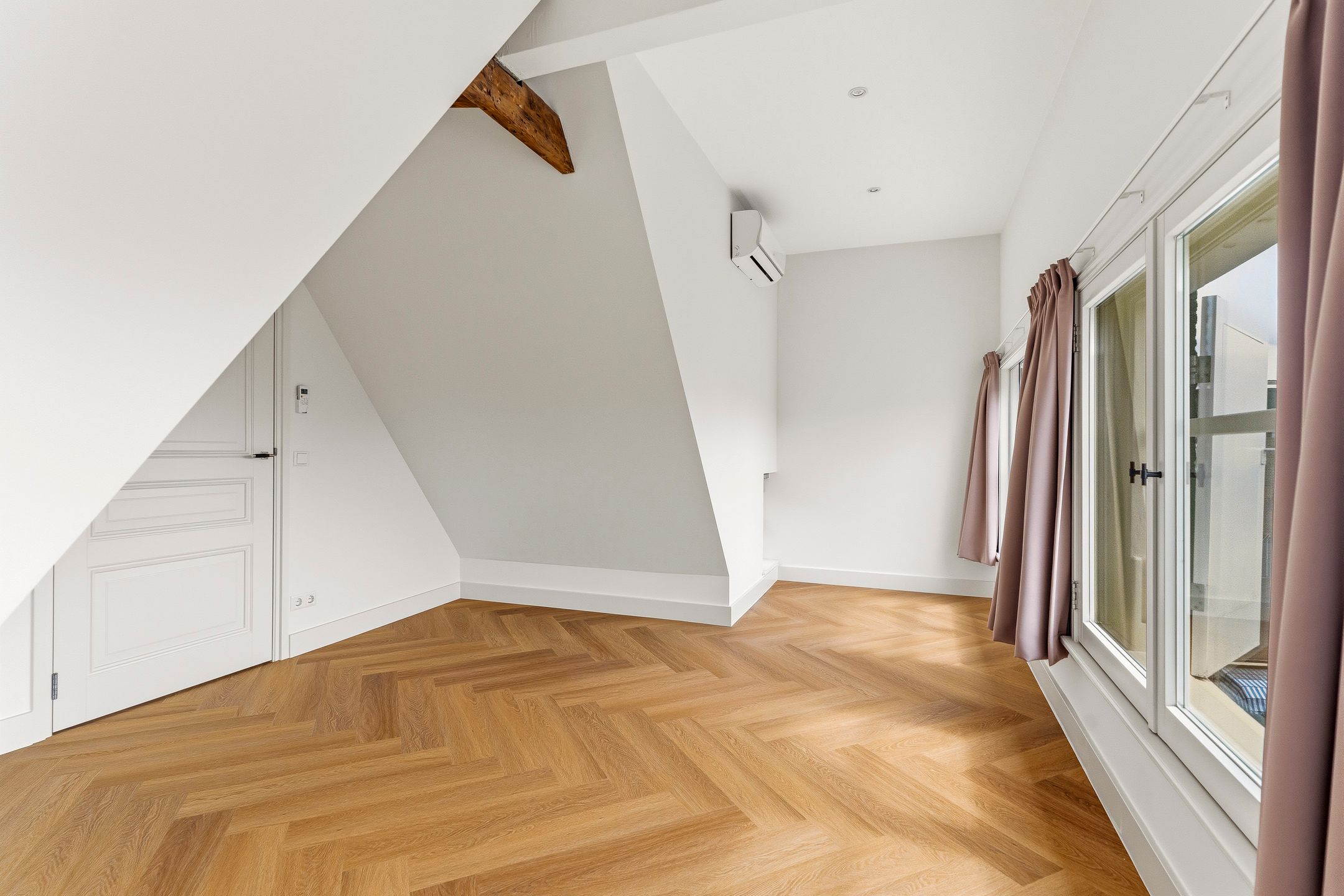 Photo 42 of Haarlemmerstraat 104-3