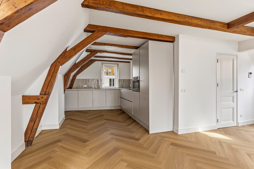 Photo 11 of Haarlemmerstraat 104-3