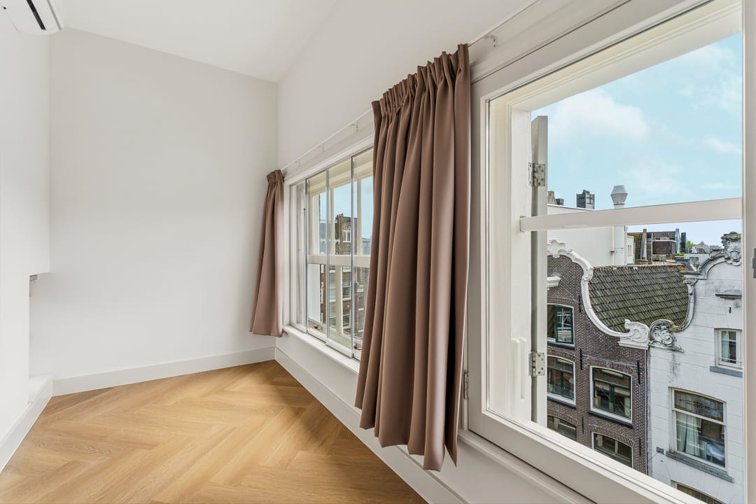 Photo 43 of Haarlemmerstraat 104-3