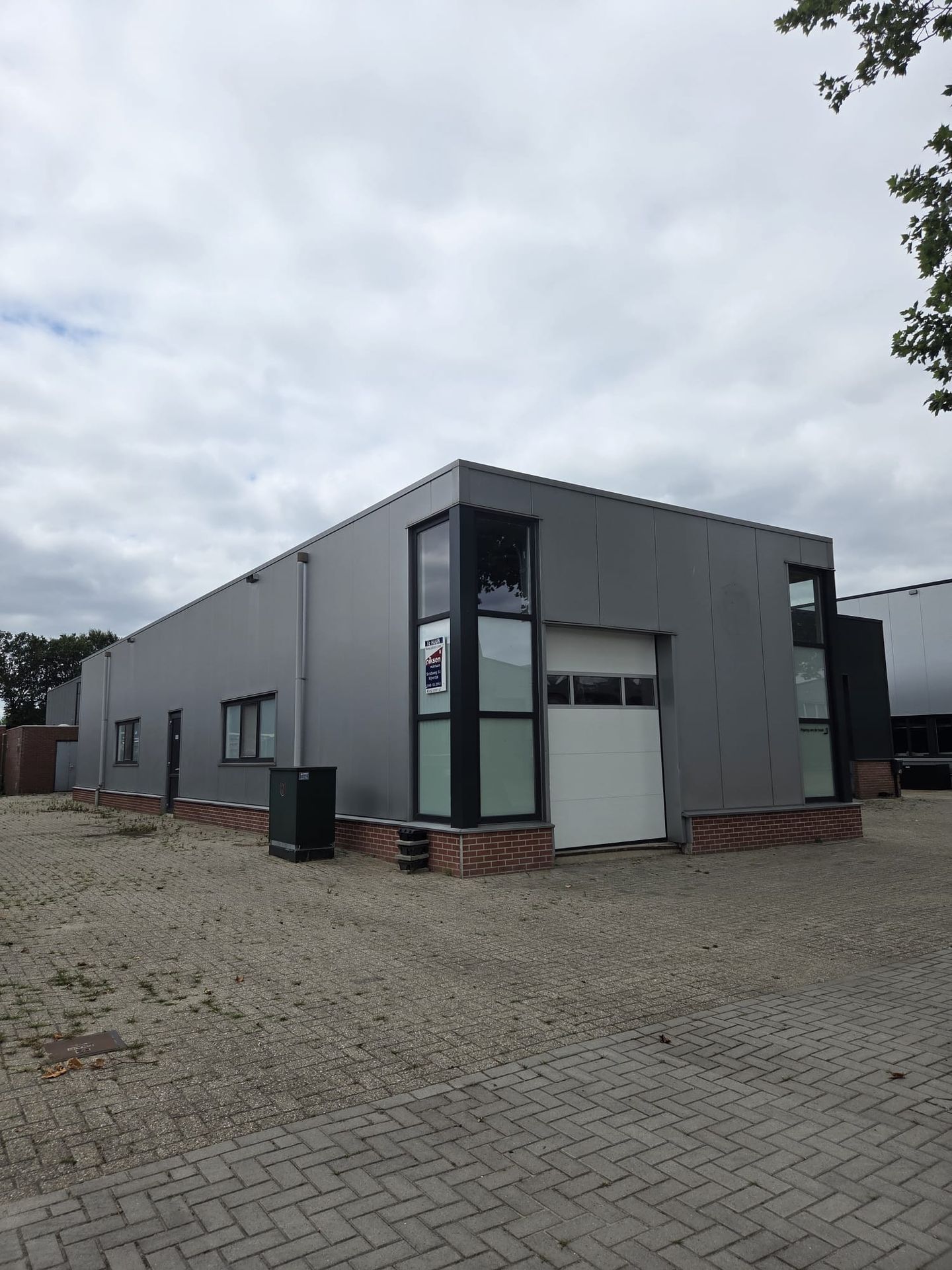 Bekijk foto 2 van Bedrijvenweg 45