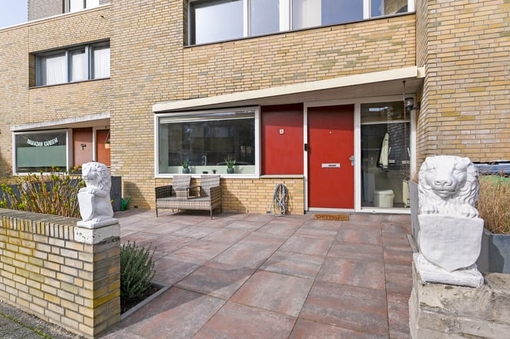 Tussenwoning te koop: Oeverbiesstraat 8, 'S-Gravenhage
