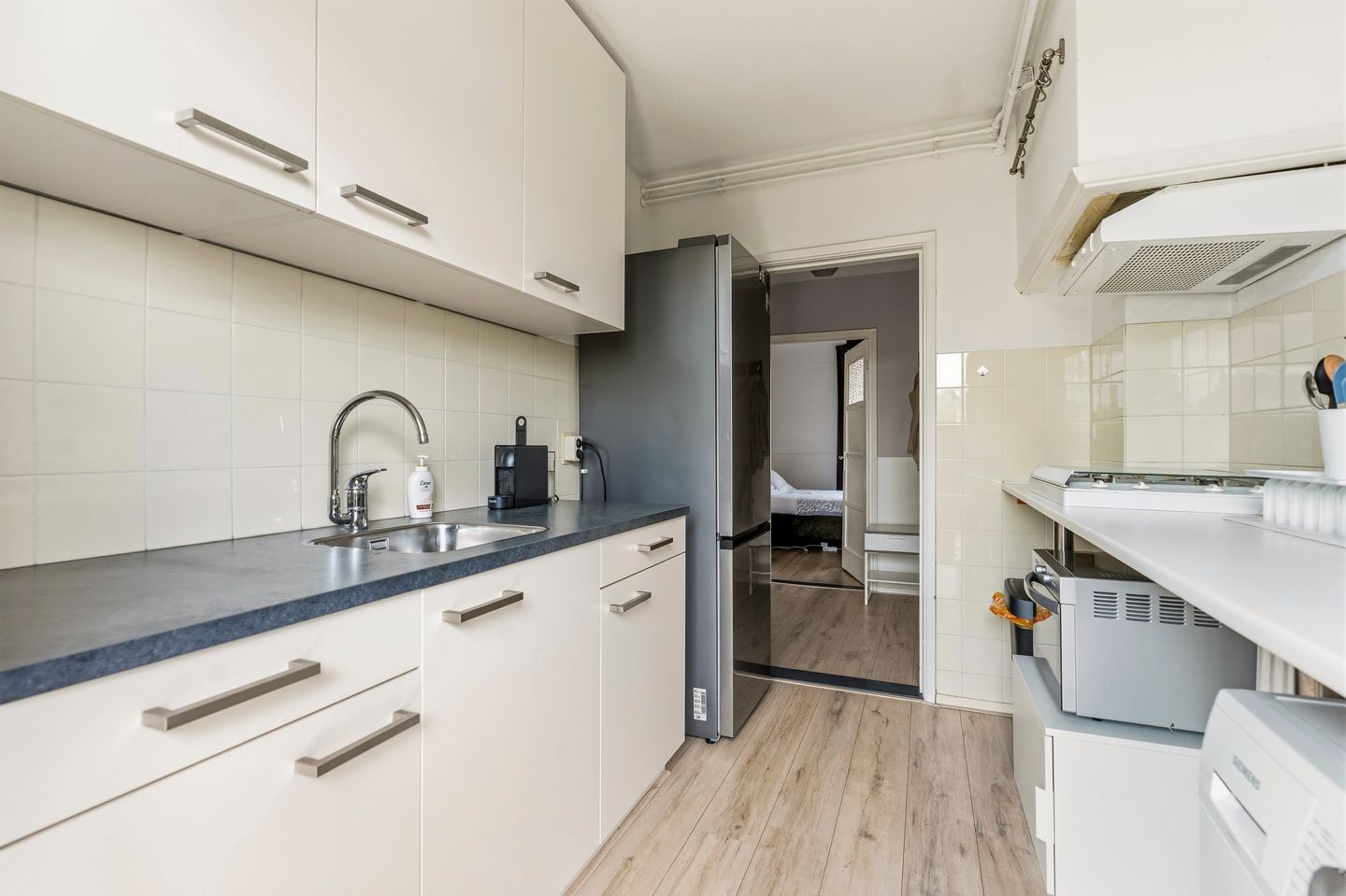 Photo 10 of Van der Kempstraat 10