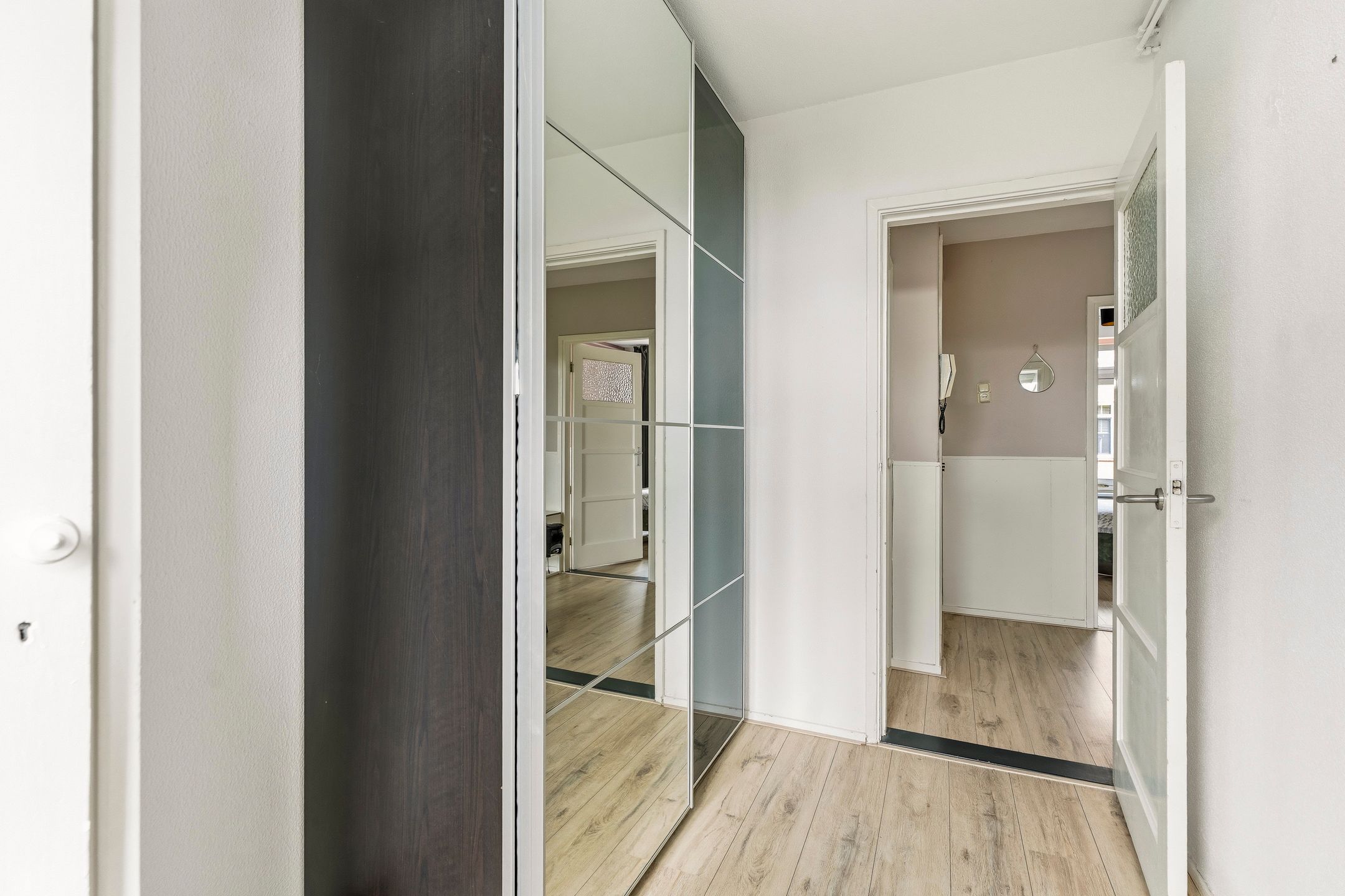 Photo 12 of Van der Kempstraat 10