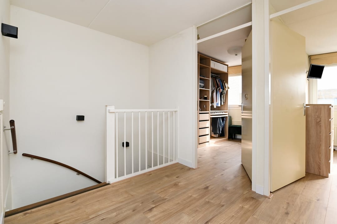 Photo 32 of Oeverbiesstraat 8