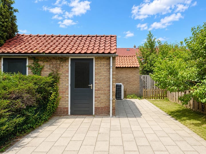 Tussenwoning te huur: Paulus Emtinckweg 44, Diemen