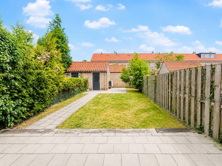 Tussenwoning te huur: Paulus Emtinckweg 44, Diemen