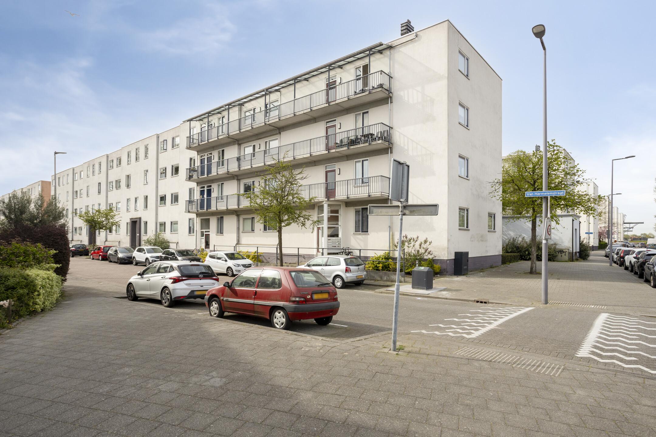 Photo 24 of Van Harmelenstraat 101