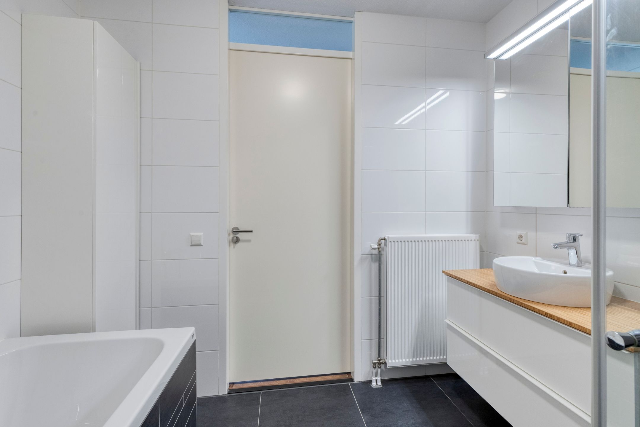 Photo 18 of Hellevoetstraat 11