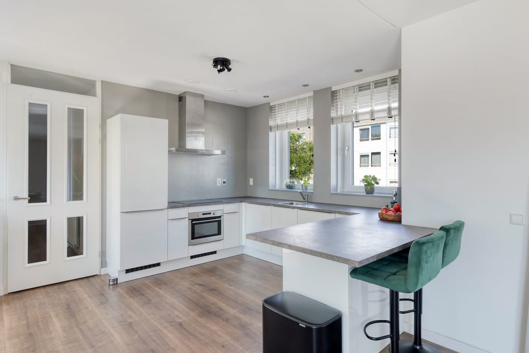 Photo 11 of Hellevoetstraat 11