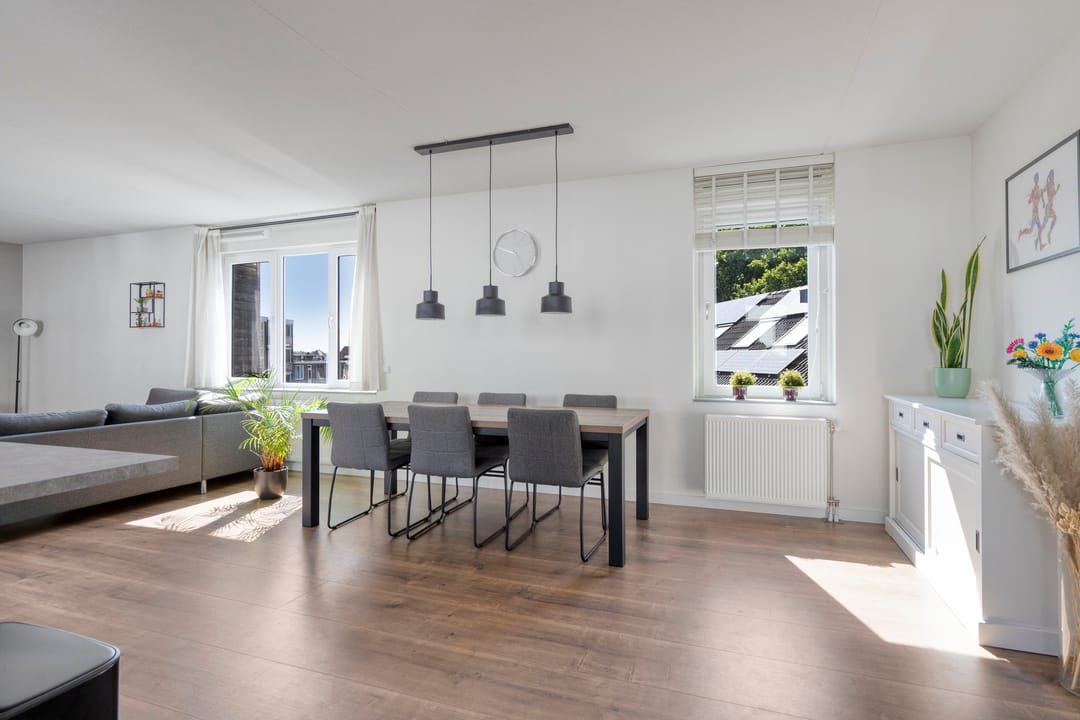 Photo 8 of Hellevoetstraat 11