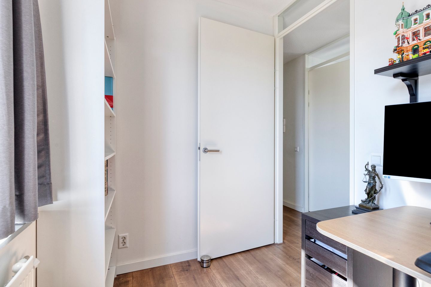 Photo 20 of Hellevoetstraat 11