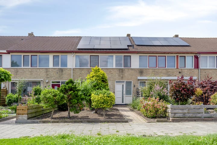 Tussenwoning te koop: Lijsterbeslaan 9, Winschoten