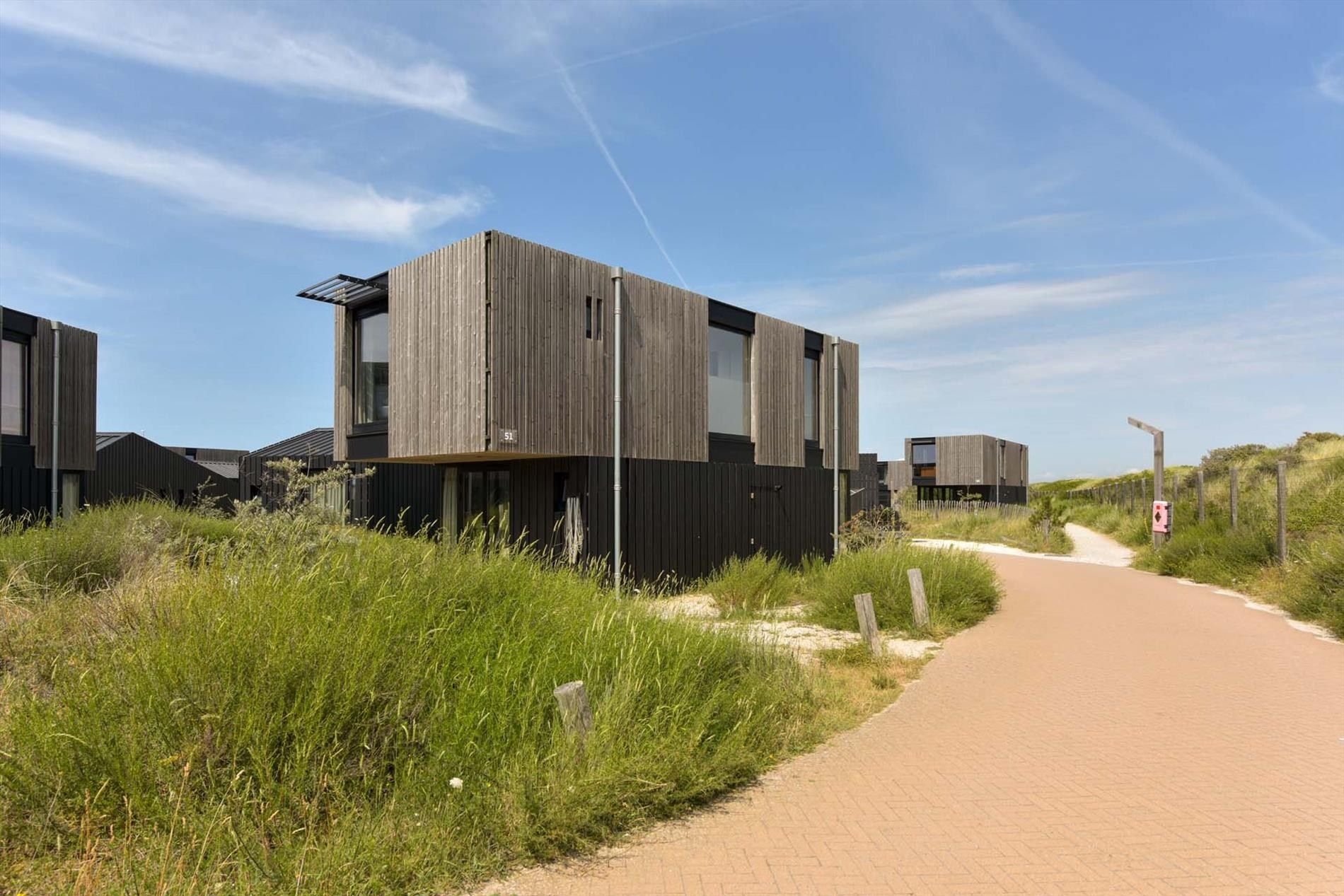 3-bedroom freehold villa in Zandvoort — photo 1 of 5