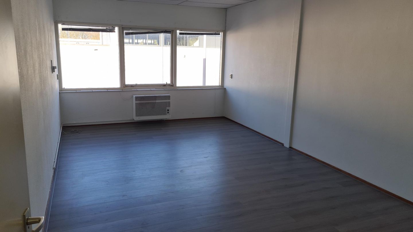 View photo 3 of Vlambloem 163