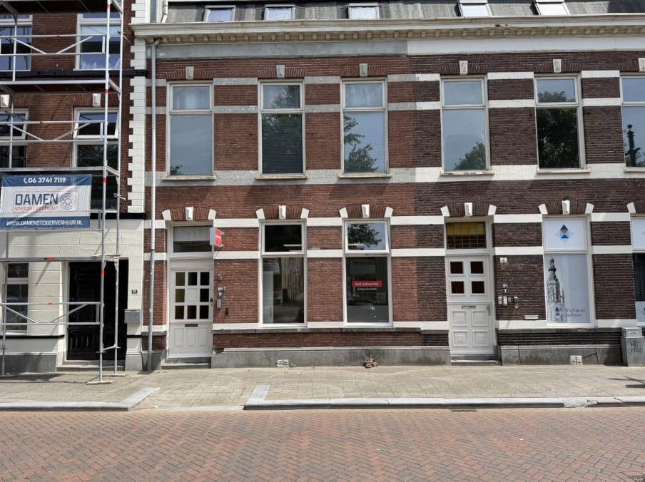 View photo 1 of Emmastraat 10