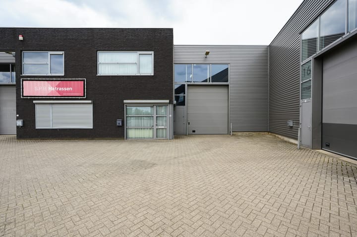 Van Elderenlaan 18, Waalre