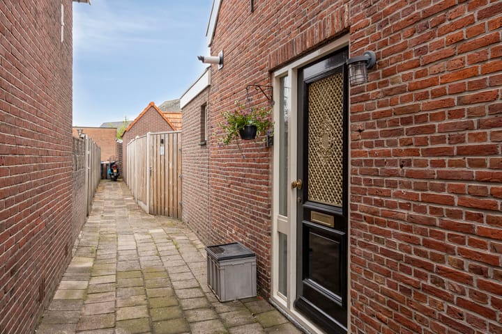 Hoekwoning te koop: Ootmarsumsestraat 341, Almelo