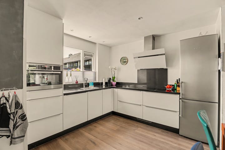 Tussenwoning te koop: Zwanebloem 14, Reeuwijk