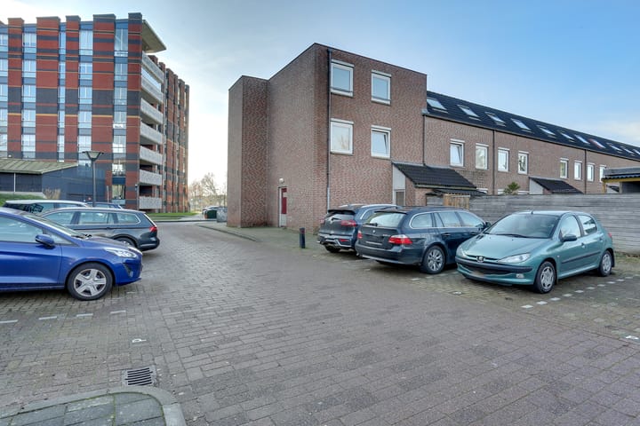 Appartement te koop: Naardingerland 4, Huizen